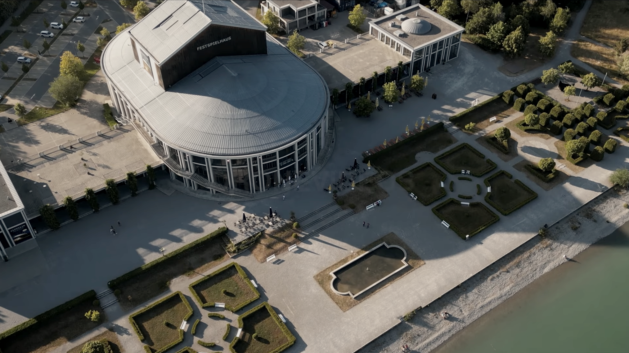 Cineviamedia Showreel – Drohnenaufnahme Festspielhaus am See